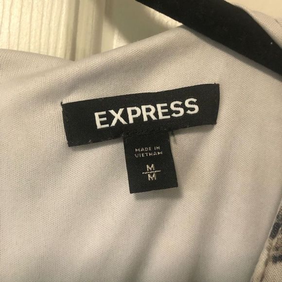 Express 🐾 Animal Print High Low White Gray 100% Rayon Dress Size Medium - Picture 4 of 8